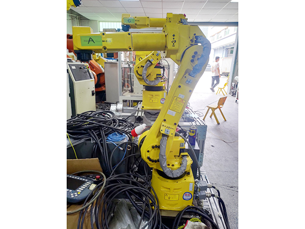 FANUC M-6i...