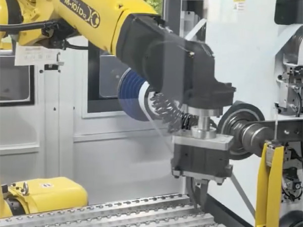 机器人打磨去毛刺工作...