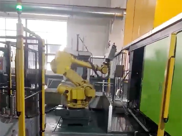 机器人压铸上下料工作...