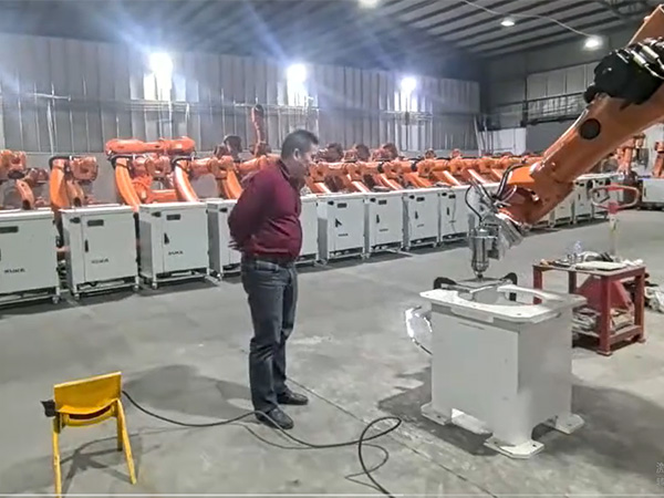 机器人刻字、画图一体...